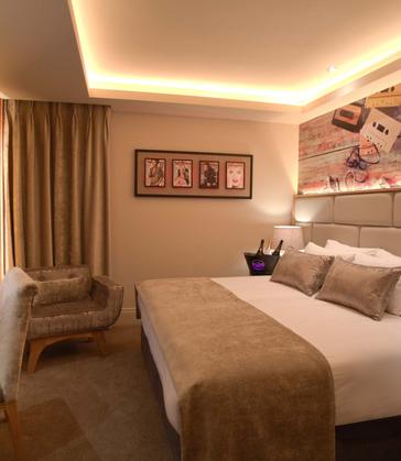 Residence Hotel Galway  | Galway | Cassette tape wallpaper room at the Residence Hotel in Galway 